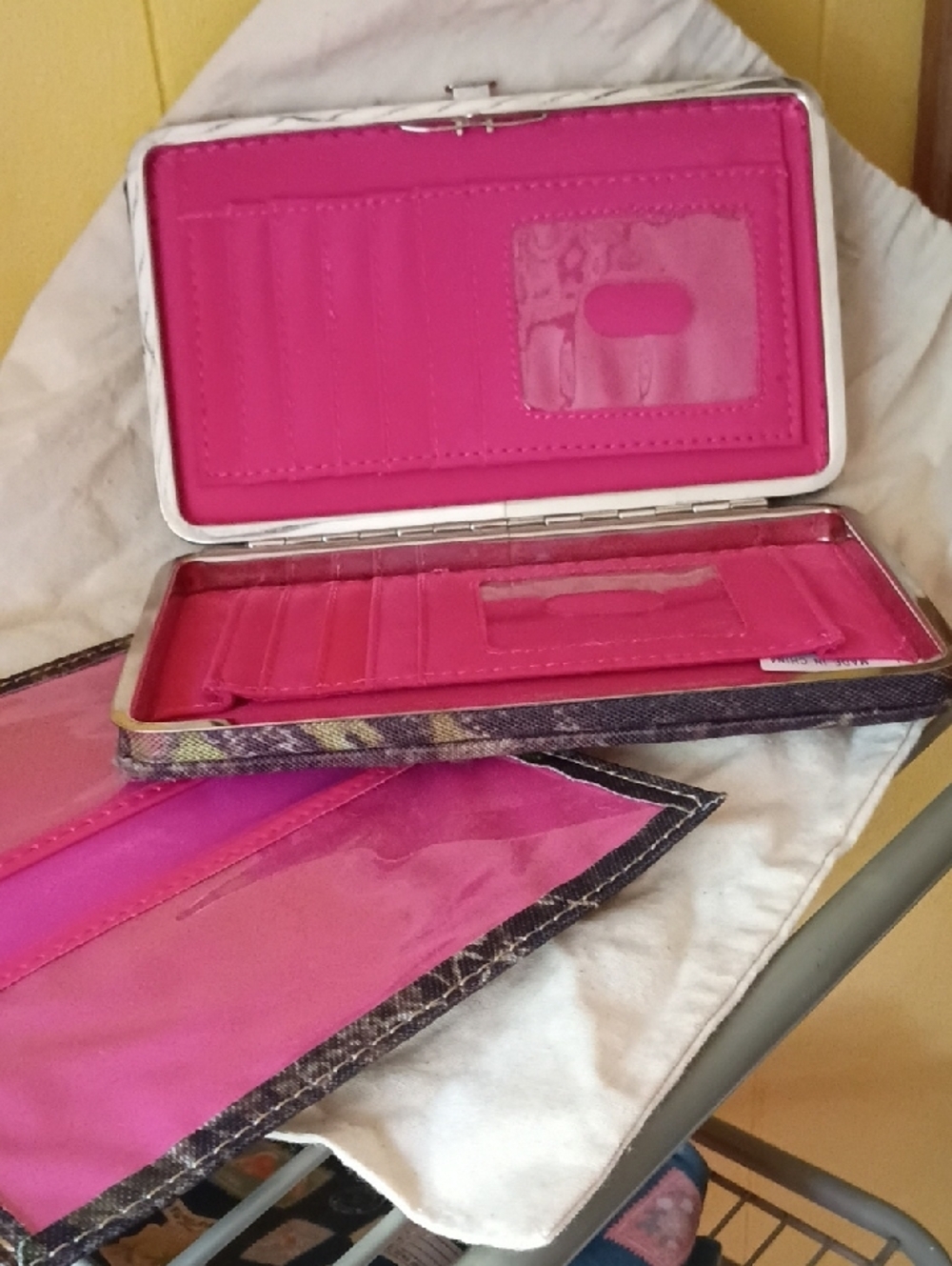 Source Unknown Brown & Green Camouflage Wallet with Pink Monogram R - Picture 5 of 5